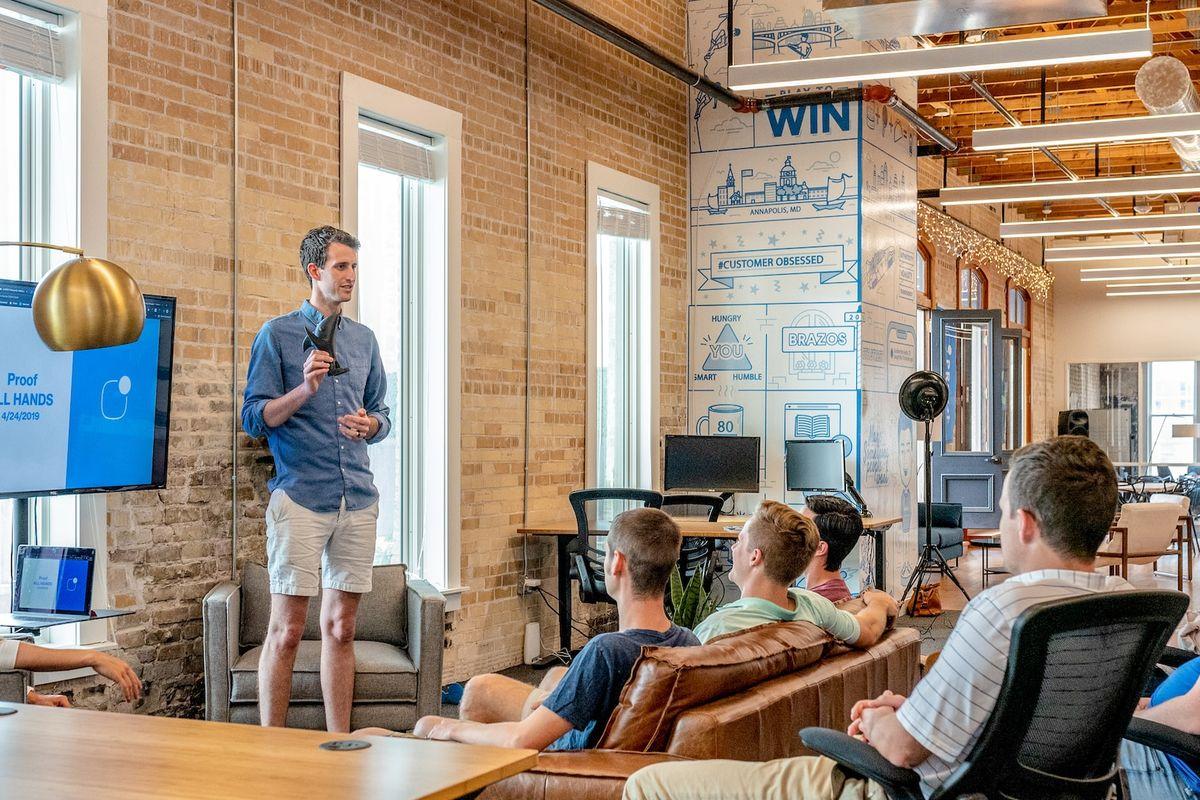 What does an account executive do