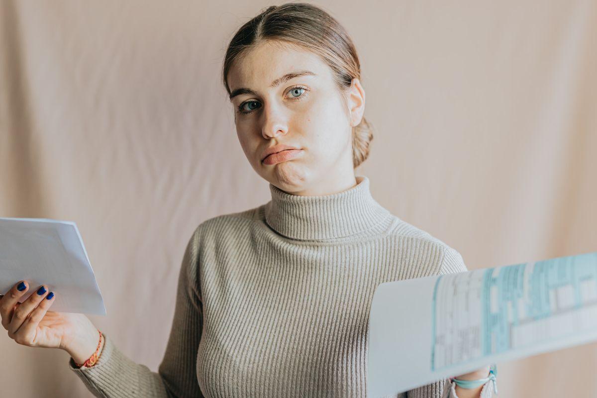 What does a billing analyst do