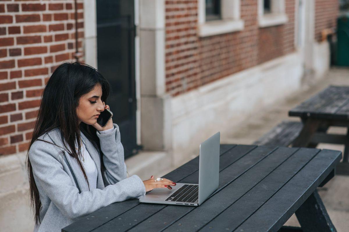 What does a communications manager do