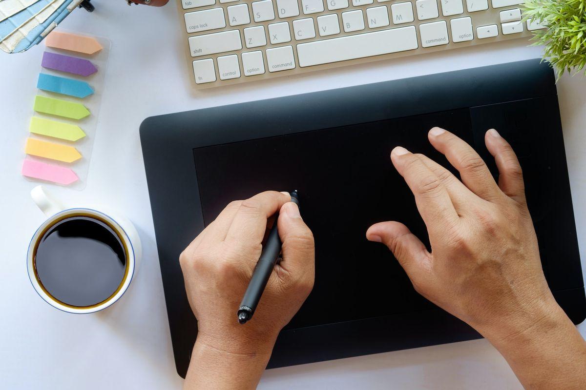 What does a graphic designer do