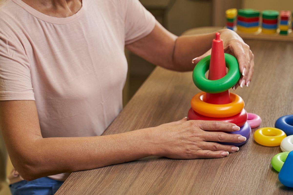 What does an occupational therapist do