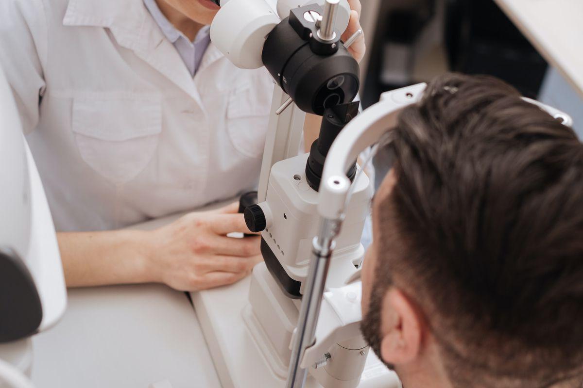 What does an optical technician do