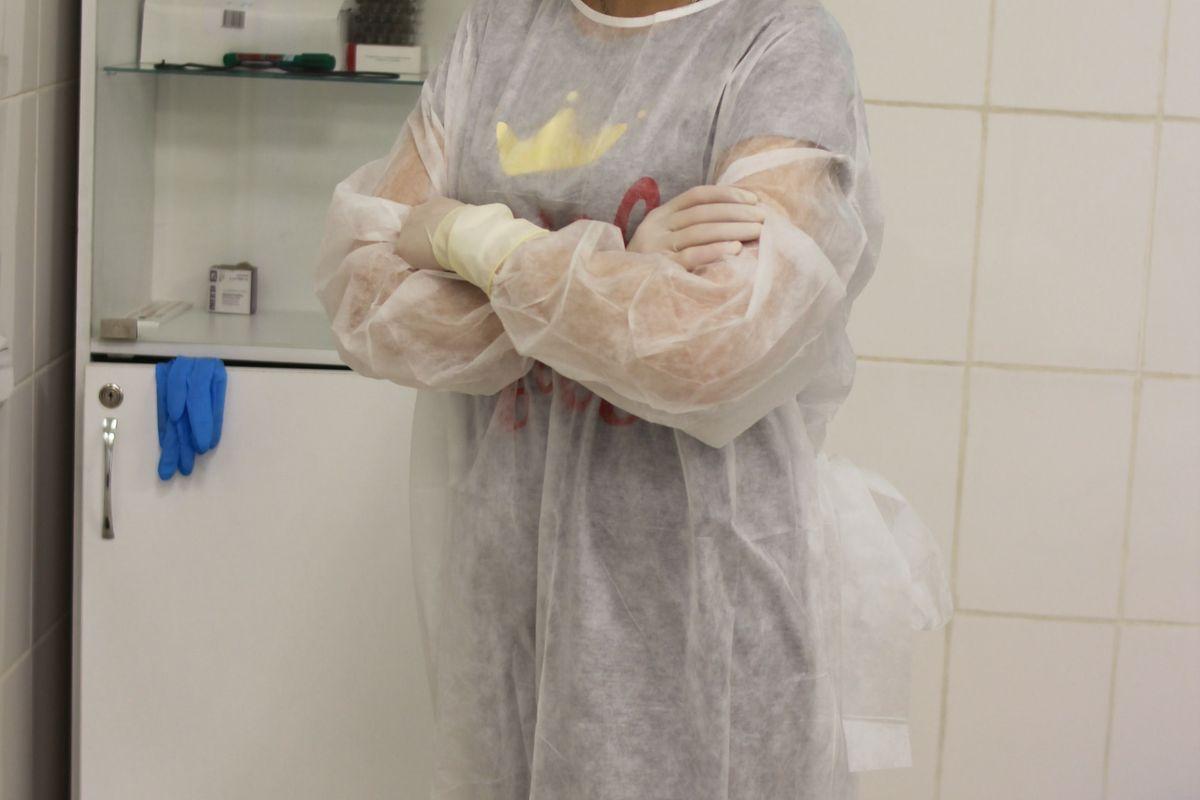 What does an emergency department registered nurse do