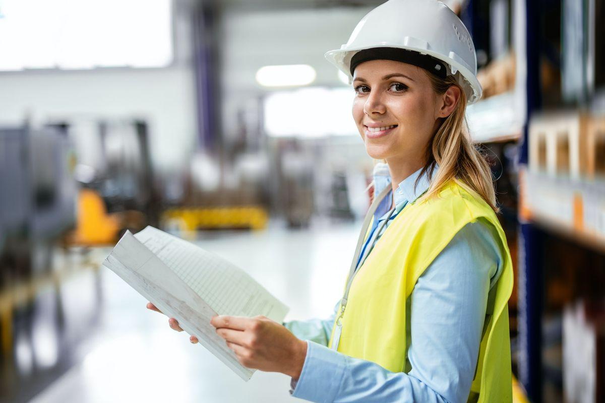 What does a manufacturing engineer do