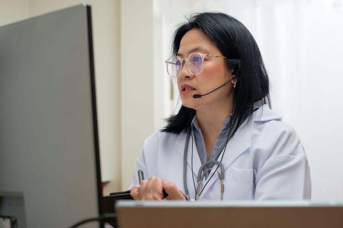 What does a medical social worker do