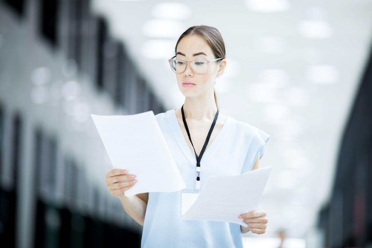 What does a nurse manager do